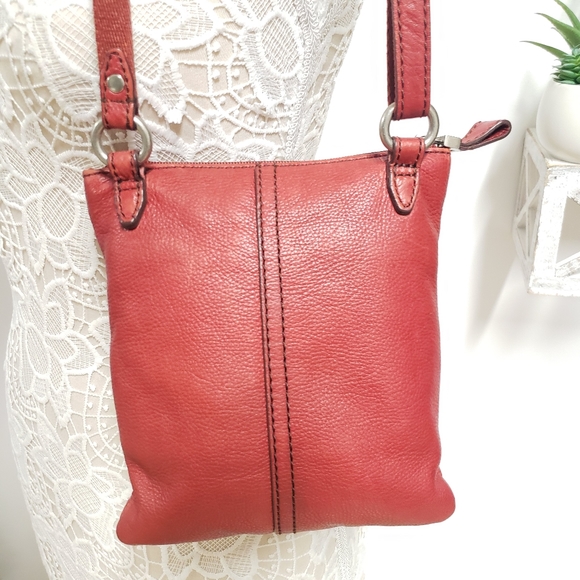 EUC Fossil Maddox Mini Red Pebbled Leather Crossbody - Picture 3 of 16